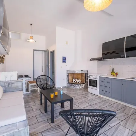 Apartment Sterna House Parasporos